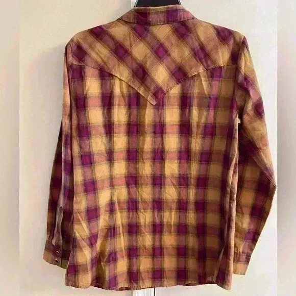 Wrangler southwestern cowboy snap button up double breasted shirt. Medium - Picture 5 of 6